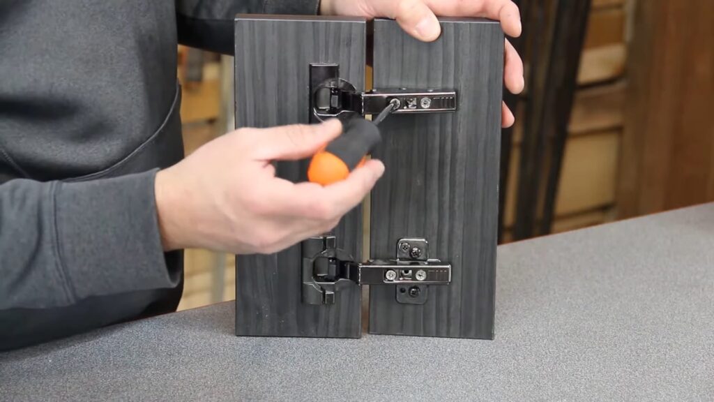 Adjusting cabinet hinges side to side